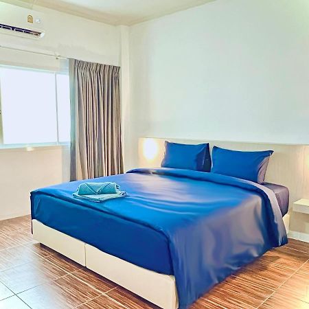 88 House Patong Hotell Exteriör bild