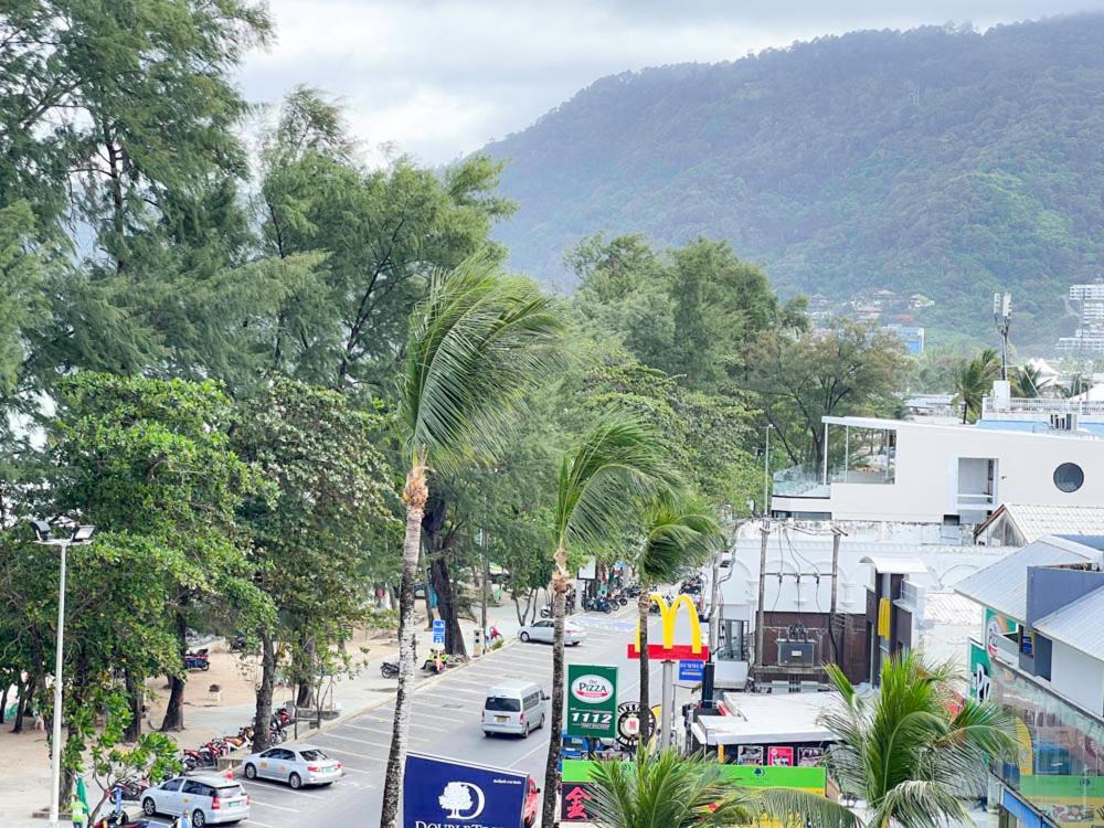 88 House Patong Hotell Exteriör bild