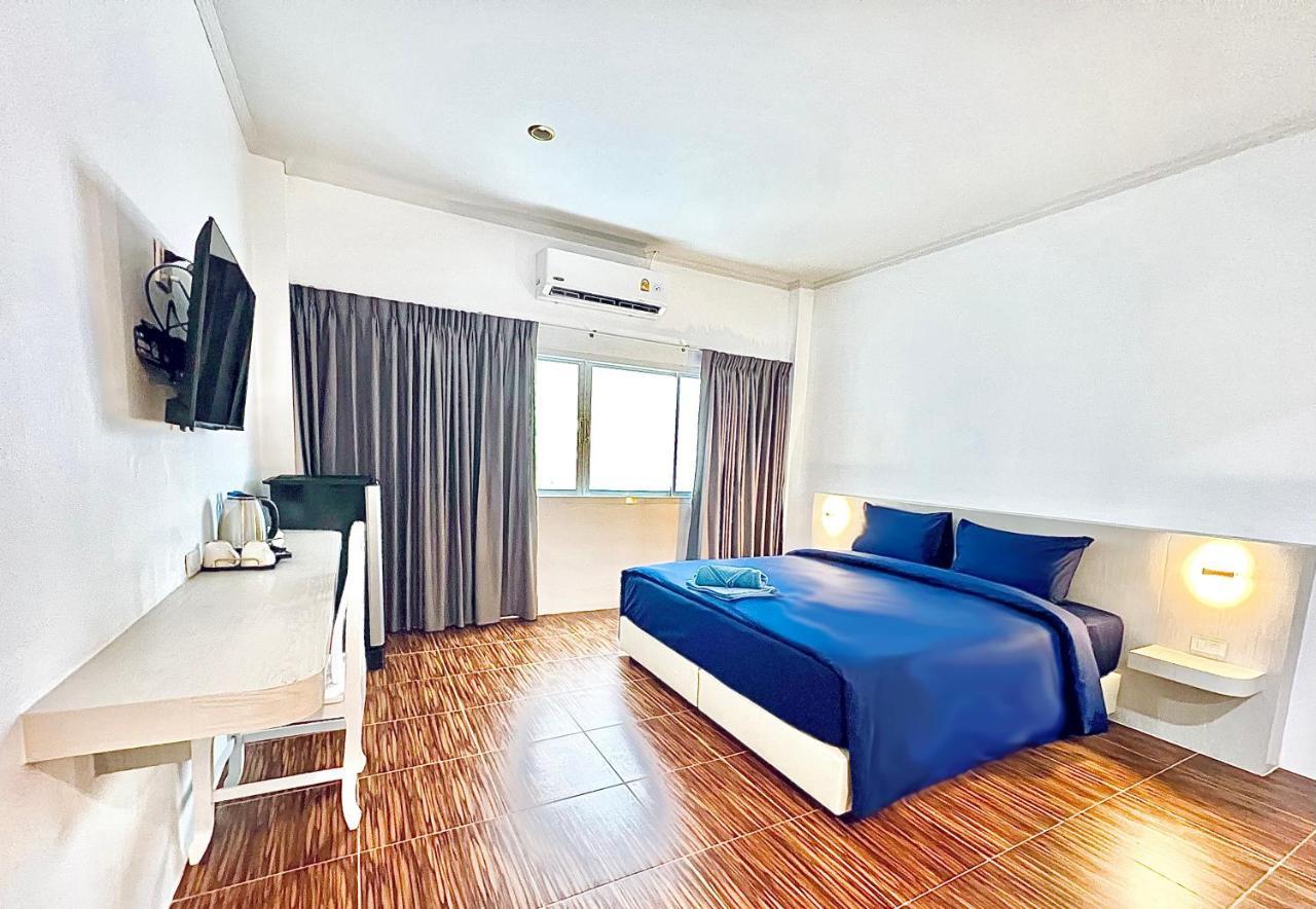 88 House Patong Hotell Exteriör bild