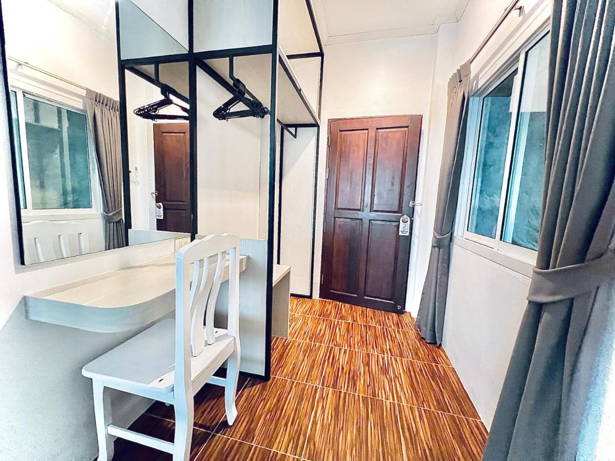 88 House Patong Hotell Exteriör bild